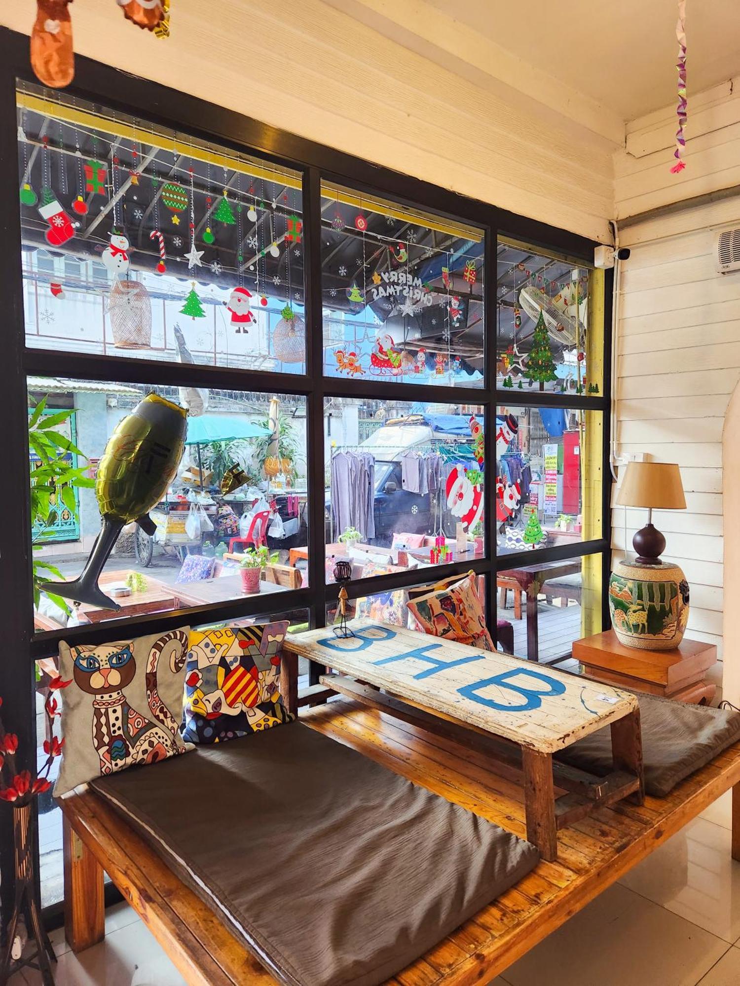 Back Home Backpackers Hostel Bangkok Exterior photo