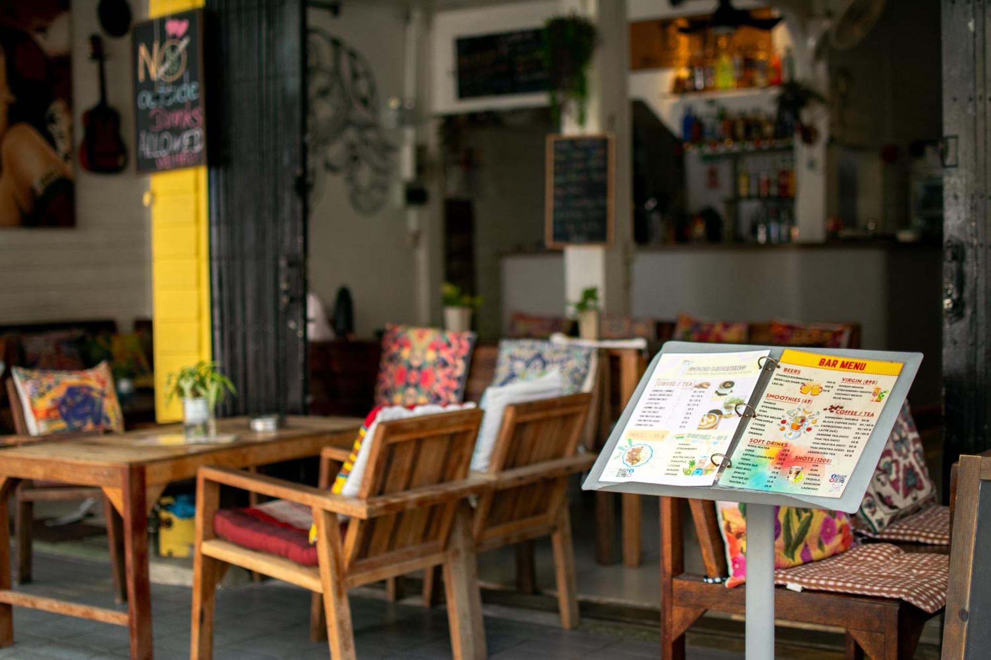 Back Home Backpackers Hostel Bangkok Exterior photo