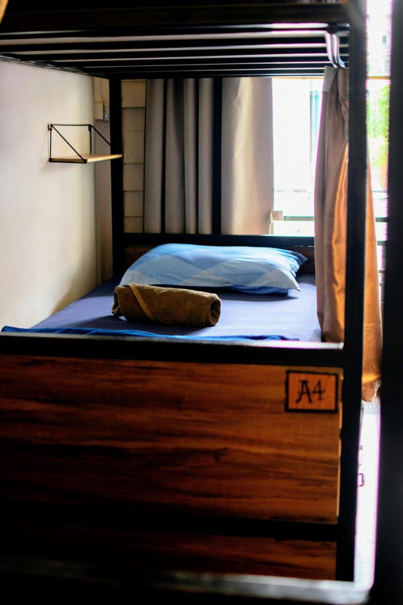 Back Home Backpackers Hostel Bangkok Exterior photo